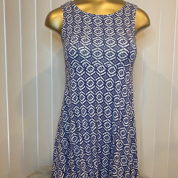 Light airy dress - Picture 3 of 5